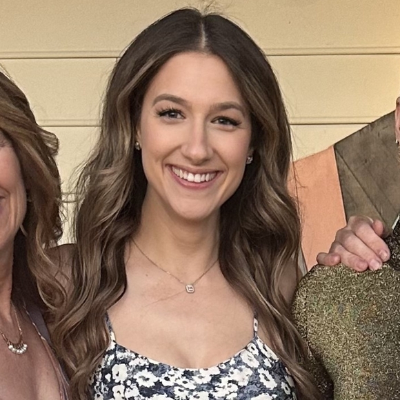 Meet your Posher, Monica - Picture 2 of 5